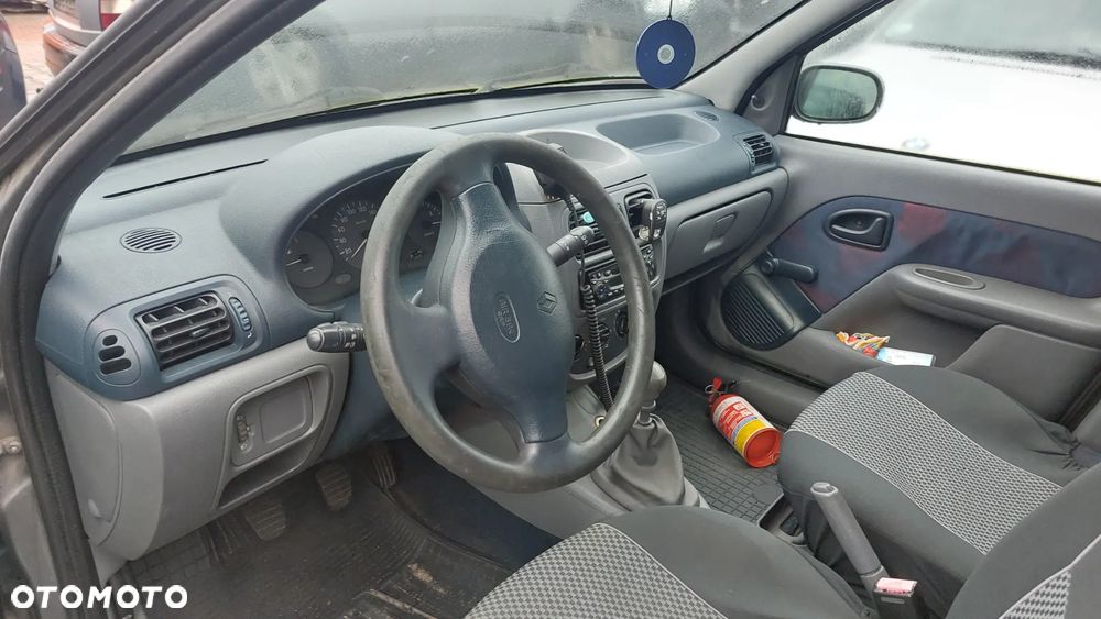 Renault Clio II 2002r. 1,2 benzyna na części fotel szyba lusterko klapa błotnik alternator rozrusznik itp - 5