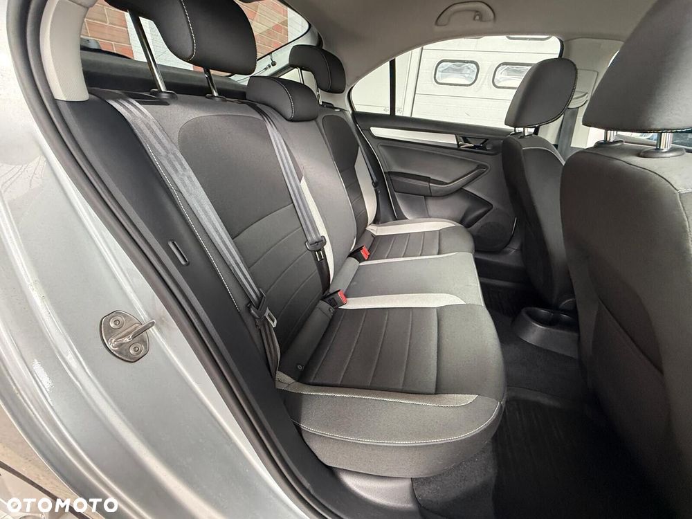 Skoda RAPID - 12