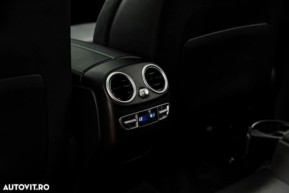 Mercedes-Benz GLC 300 e 4Matic 9G-TRONIC AMG Line - 34