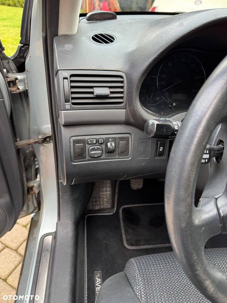 Toyota Avensis 2.0 D-4D - 22