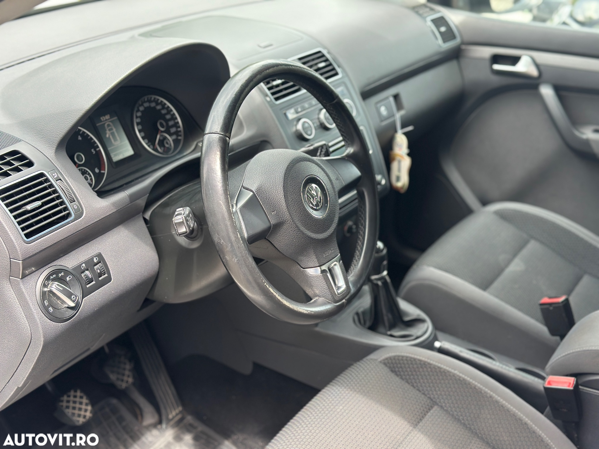 Volkswagen Touran 2.0 TDI BlueMotion Technology Comfortline - 5