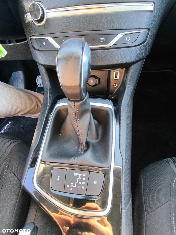 Peugeot 308 BlueHDi 120 EAT6 Stop & Start Business-Line - 17