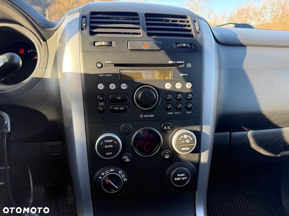 Suzuki Grand Vitara 2.4 Comfort - 15