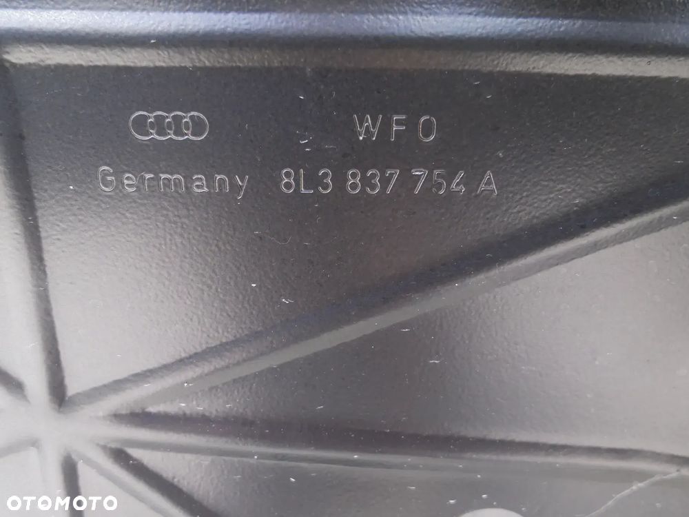 AUDI A3 8L 3D RAMKA DRZWI MECHANIZM PODNOŚNIK SZYBY SZYBA 2002R SILNICZEK PRAWY PRZÓD 8L3837754A - 3