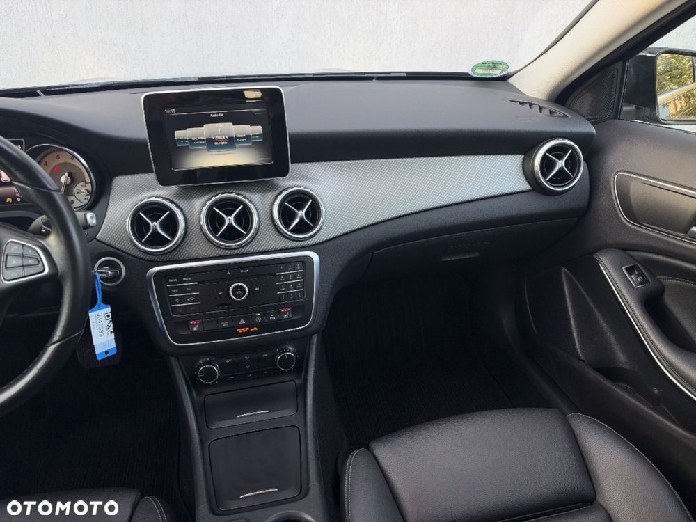 Mercedes-Benz GLA 180 7G-DCT Style - 8