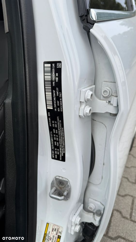 Alfa Romeo Giulia 2.0 Turbo 16V AT8 Veloce - 14