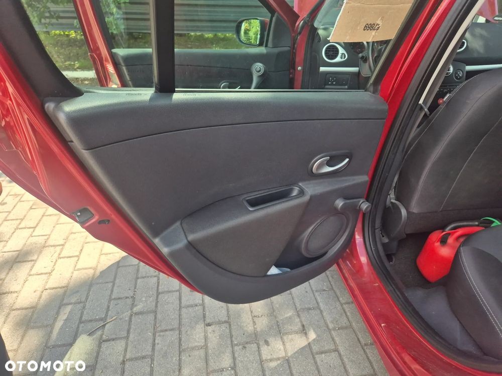 Renault Clio 1.2 16V Privilege - 13