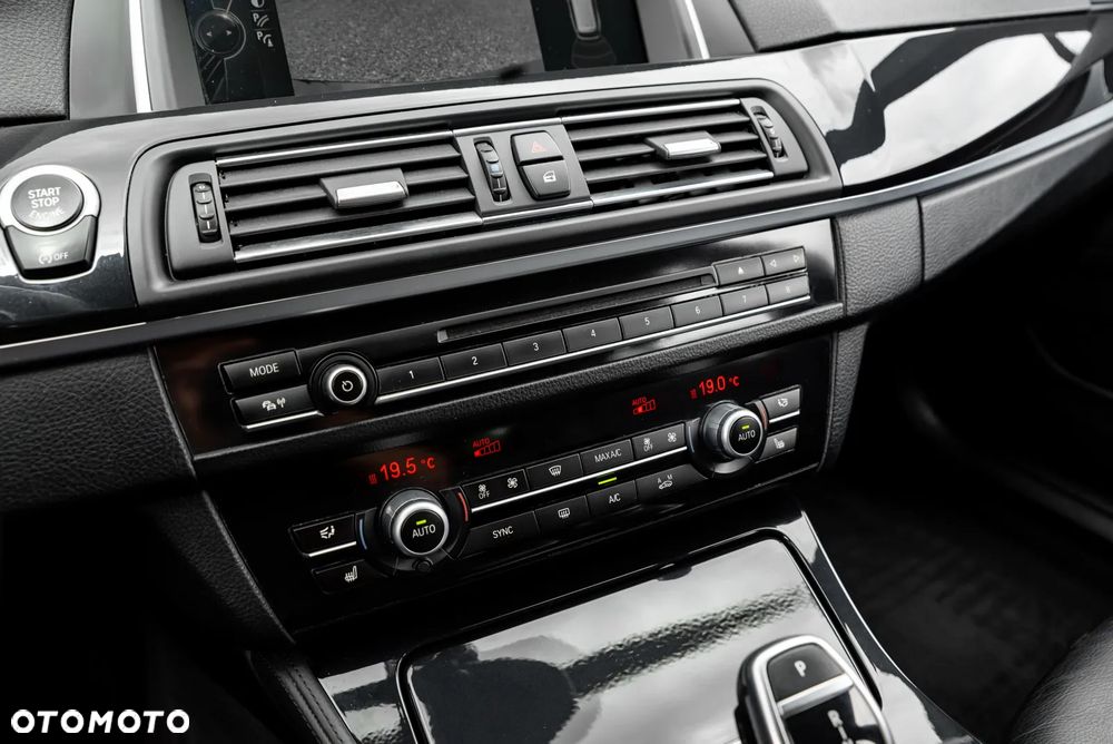 BMW Seria 5 525d xDrive Sport-Aut Modern Line - 31