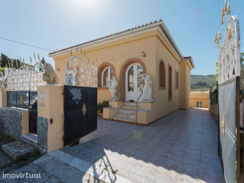 Moradia em Loures com 6 quartos e ótimos acessos - Grande imagem: 2/35