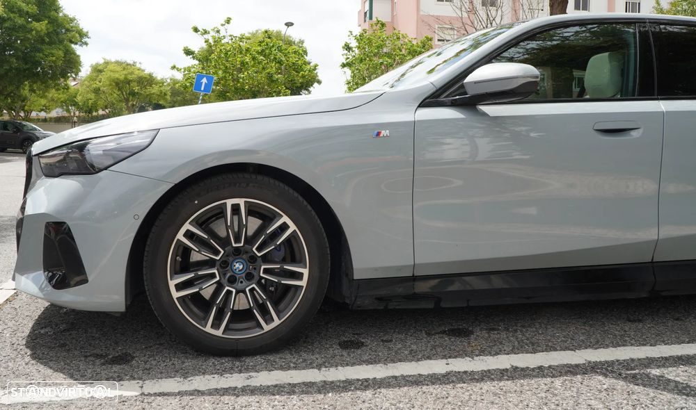 BMW i5 - 9