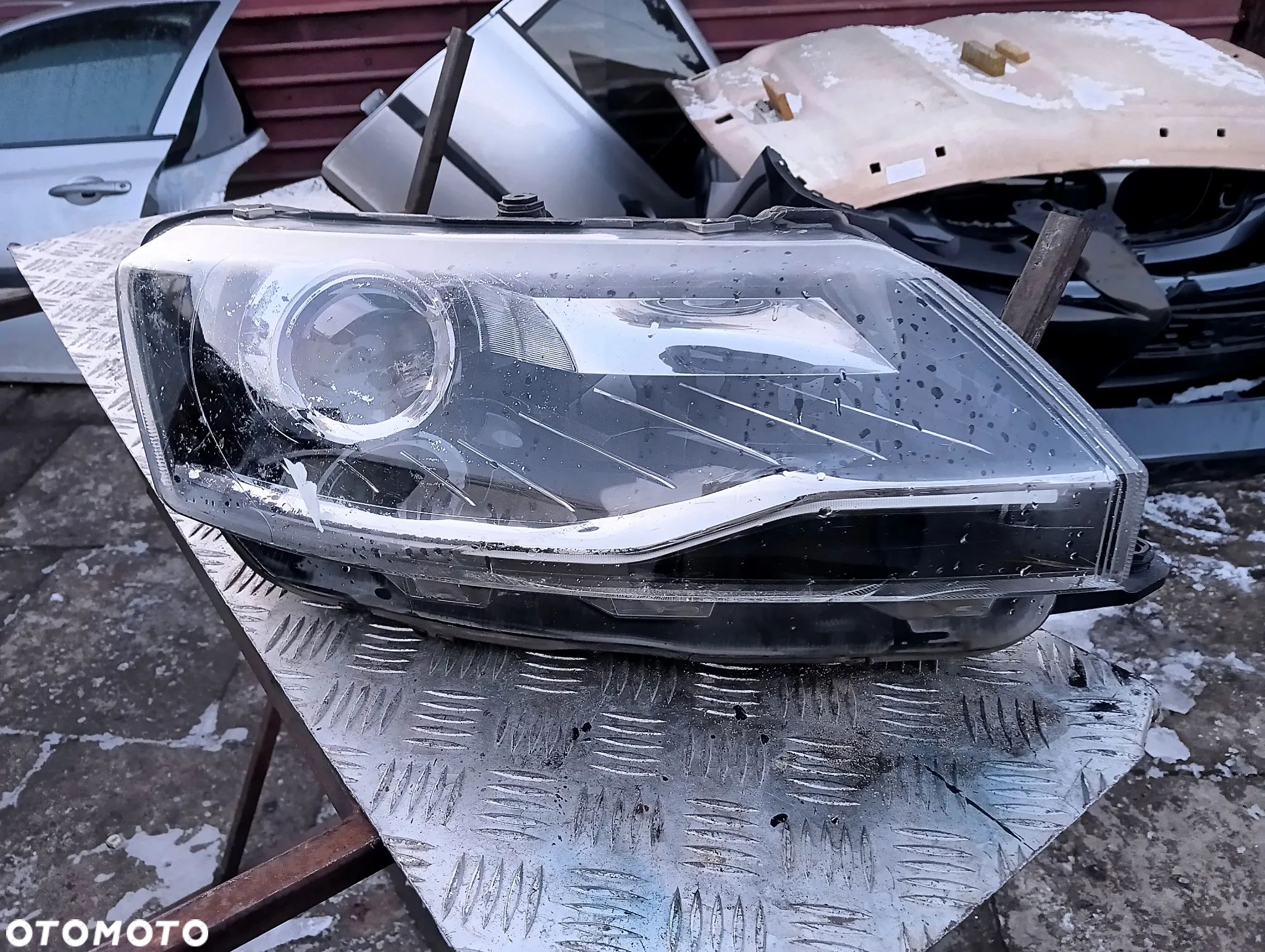 skoda rapid lift xenon lampa przod przednia prawa 5jb941016c - 1
