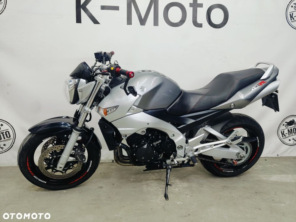 Suzuki GSR - 16