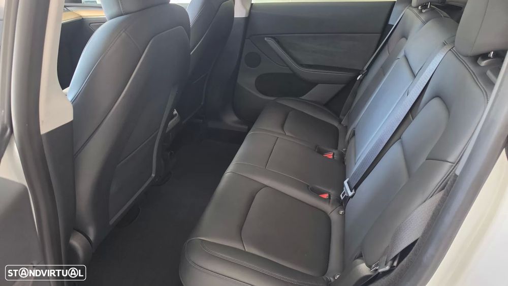 Tesla Model Y Long Range Dual Motor AWD - 43