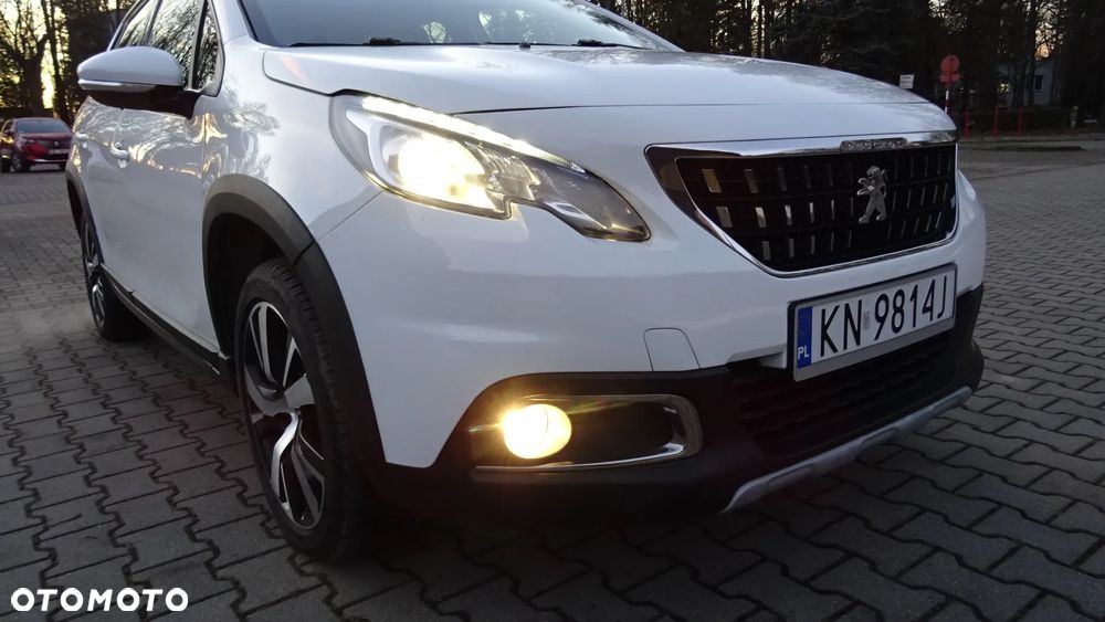 Peugeot 2008 1.2 Pure Tech GPF Allure S&S EAT6 - 38