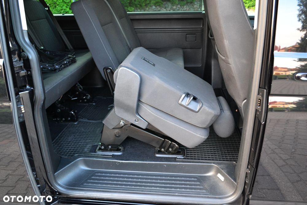 Volkswagen Caravelle - 11