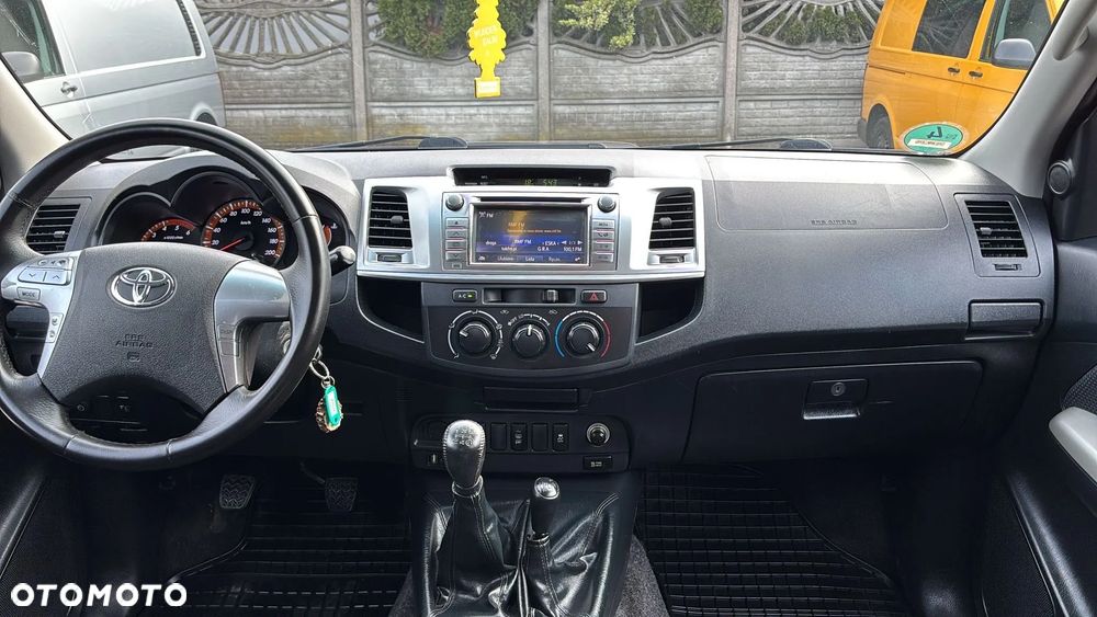 Toyota Hilux 2.5 D-4D SR - 25