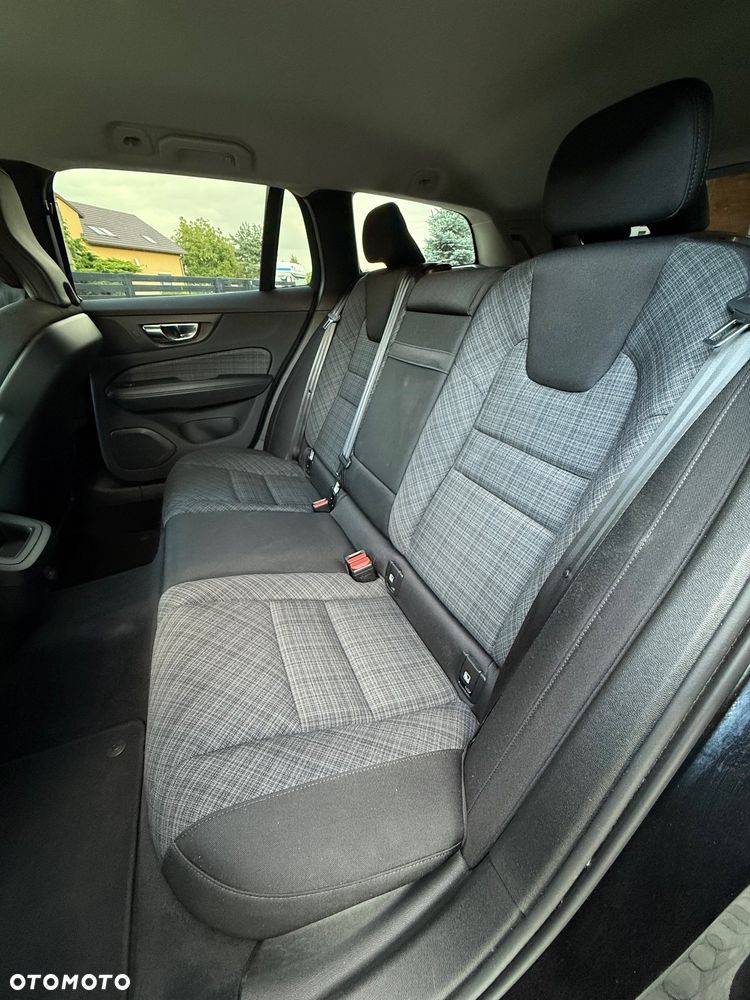 Volvo V60 D4 Momentum - 12