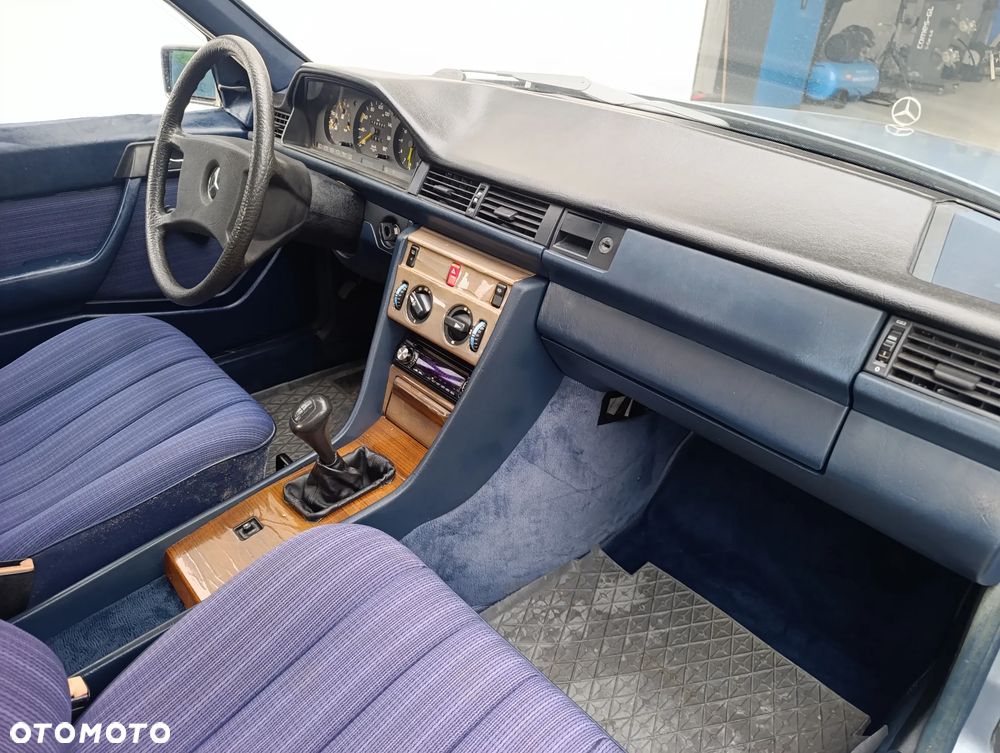 Mercedes-Benz W124 (1984-1993) - 30