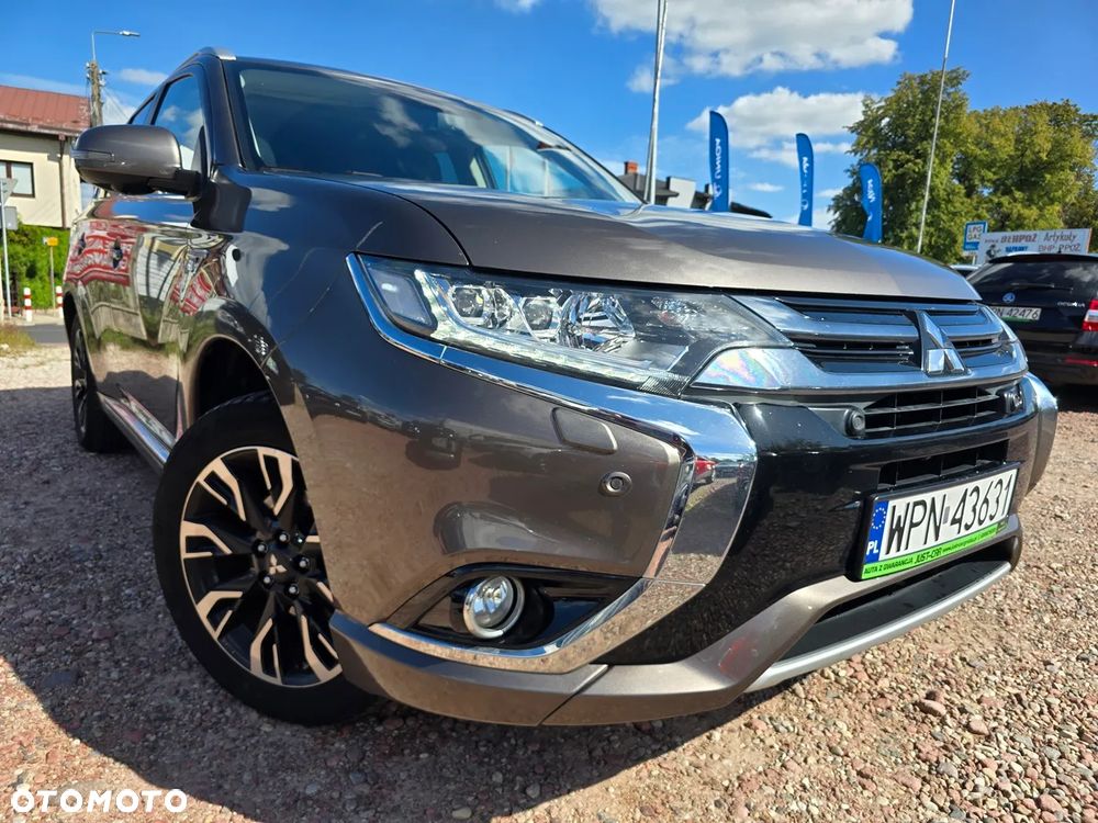 Mitsubishi Outlander 2.0 4WD Top - 4