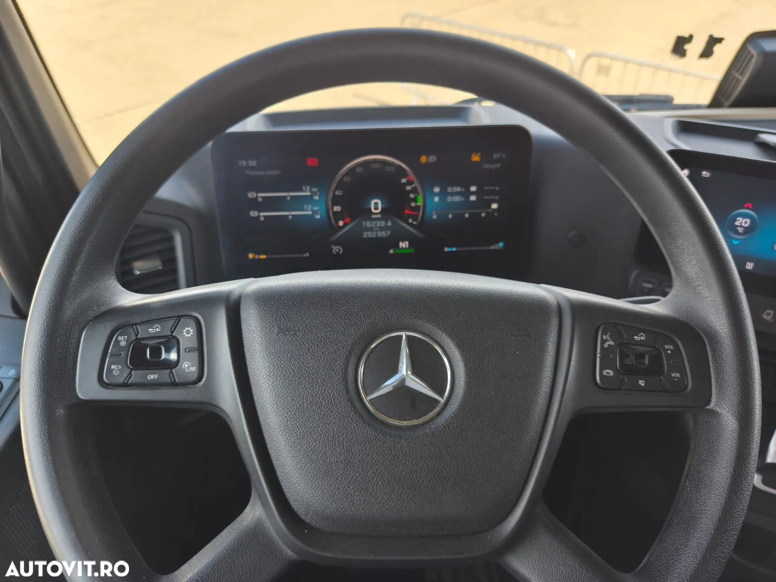 Mercedes-Benz Actros - 21