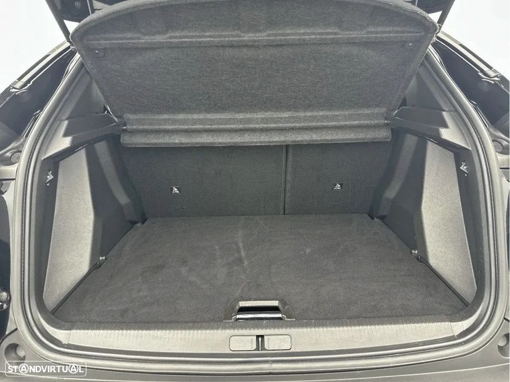 Peugeot 2008 PureTech 130 EAT8 GT - 12