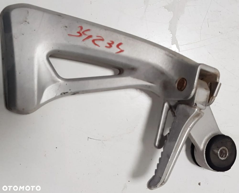Suzuki SV 650 98-02 Set Prawy podnóżek - 1
