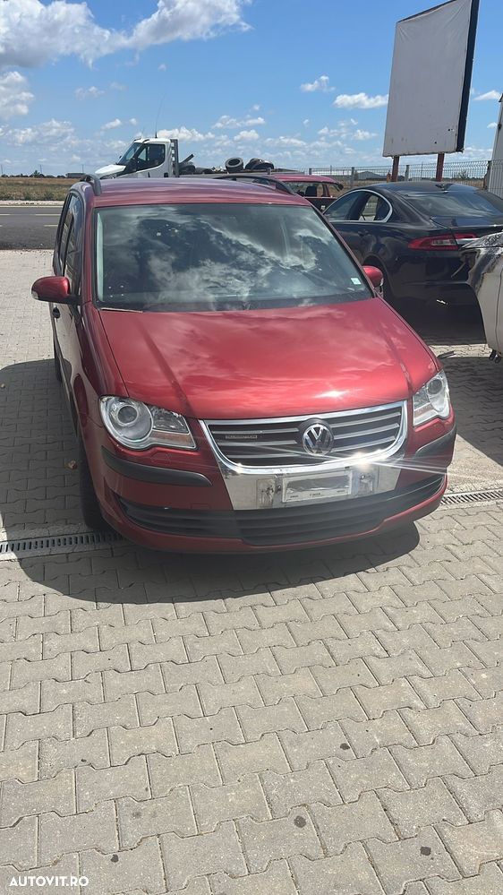 Dezmembram Volkswagen Touran 1.9 BLS din 2009 - 2