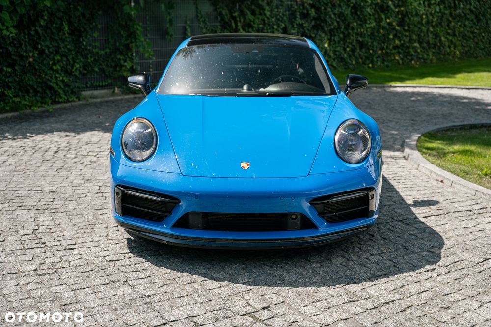 Porsche 911 Carrera 4 GTS - 2