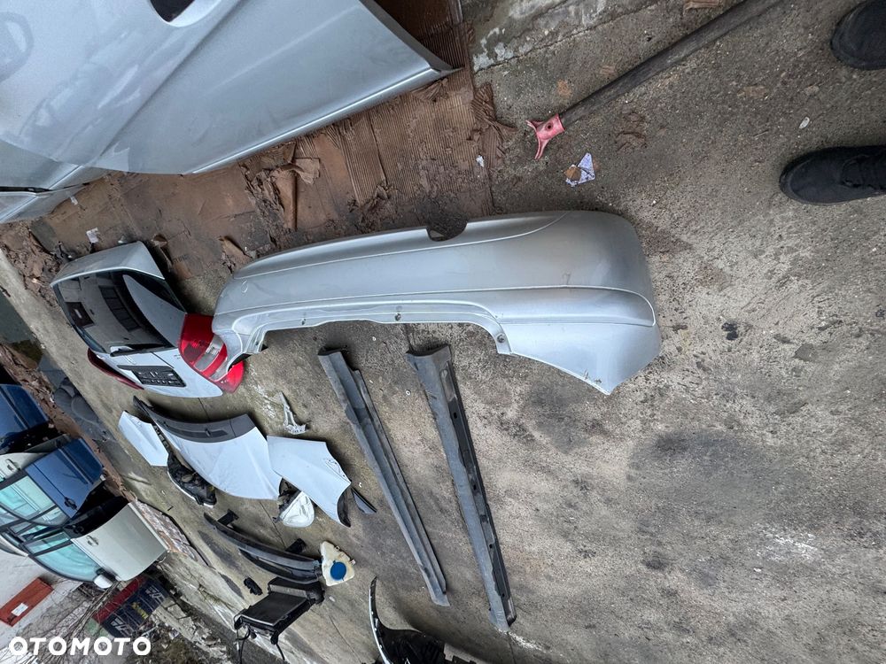 Mercedes a klasa w169 kolor srebrny 761 lampy przód prawa lewa przednie tylnie tył maska błotnik prawy lewy podszybie dysze spryskiwacza osłona plastik na masce wlot maski lampy tył drzwi prawe lewe przednie tylnie pas przedni chłodnice podszybie zderzak przód przedni progi - 4