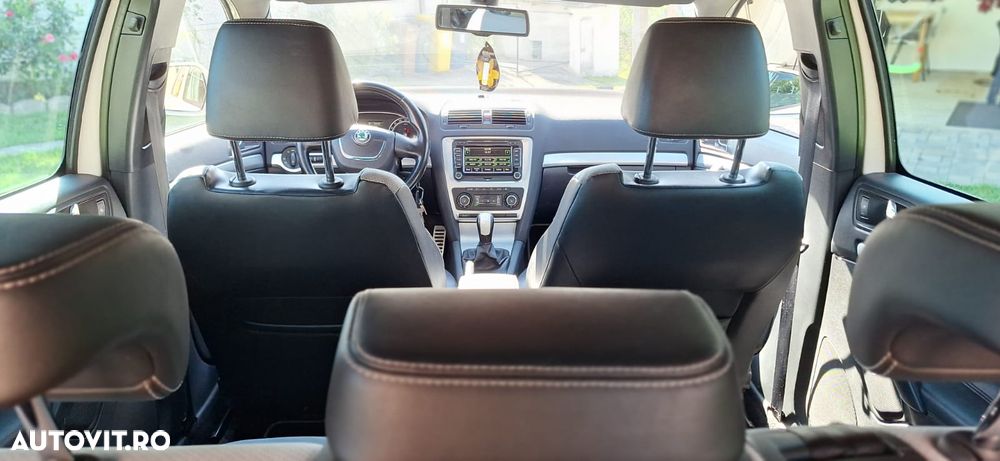 Skoda Octavia Combi 2.0 TDI DPF RS - 6