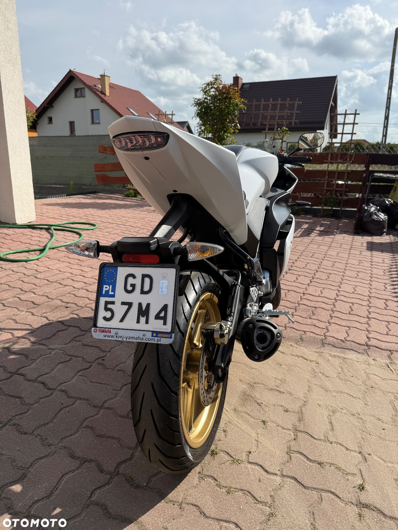 Yamaha YZF - 4