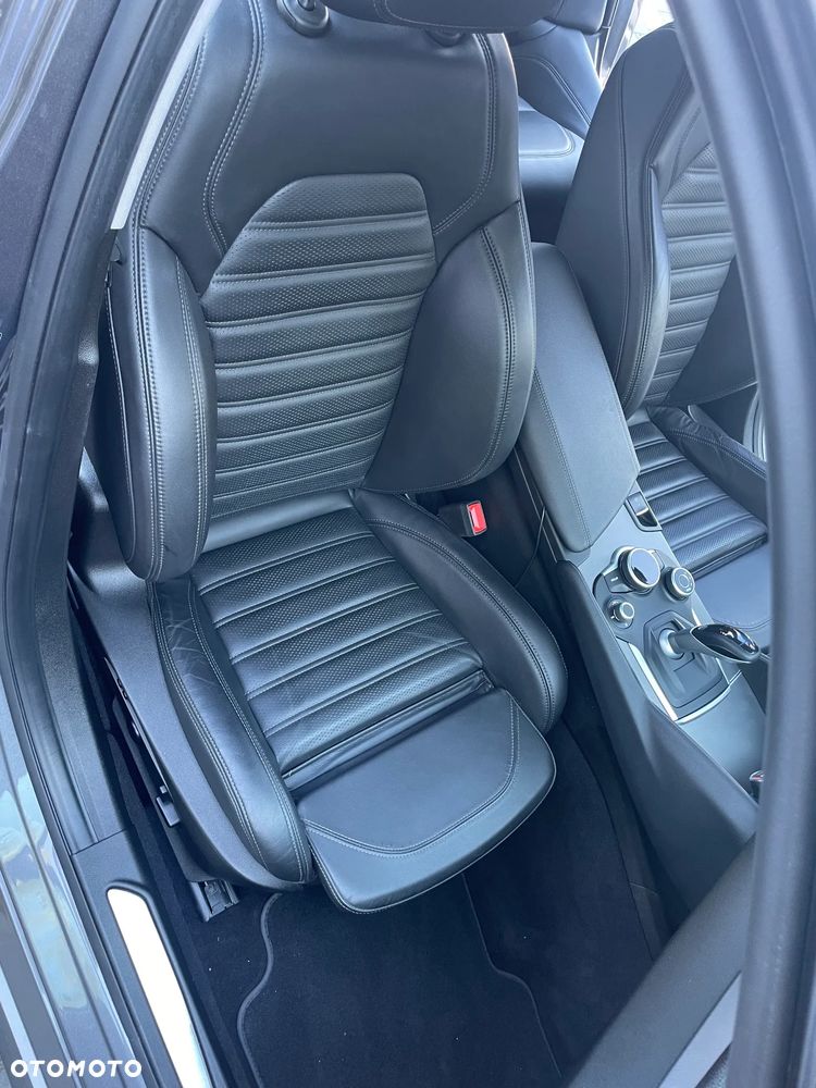 Alfa Romeo Giulia 2.0 Turbo Veloce Q4 - 11