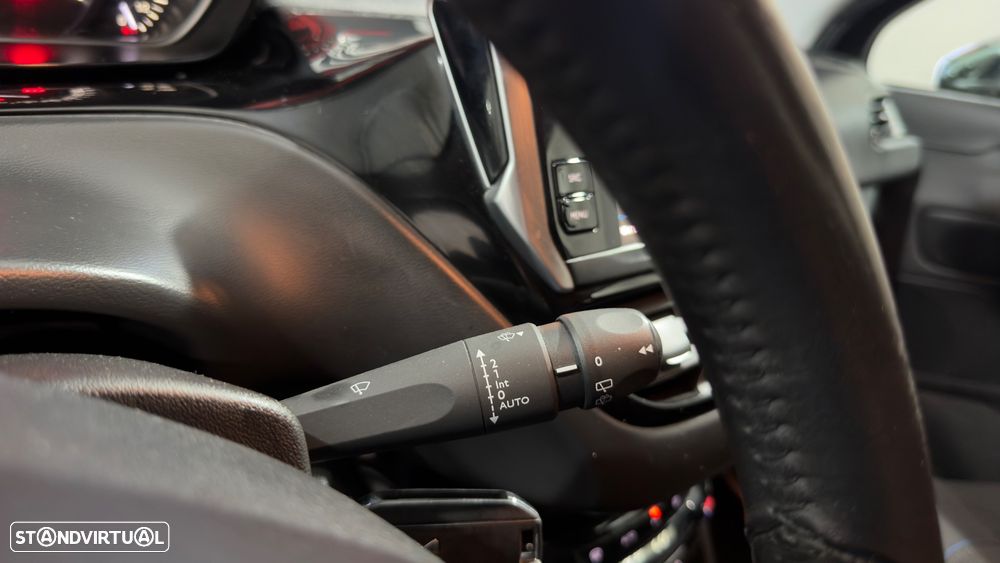 Peugeot 208 1.2 PureTech Signature - 21