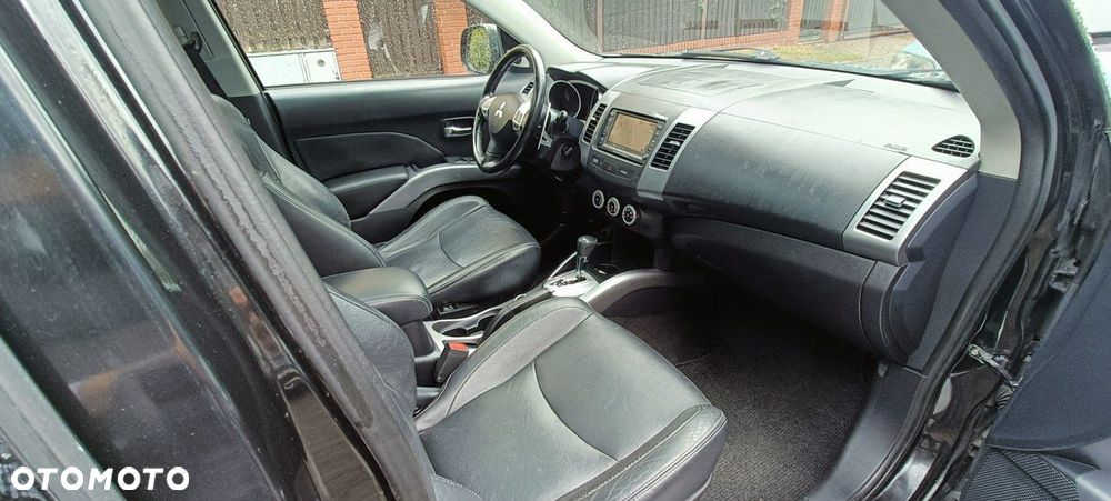 Mitsubishi Outlander 2.4 4WD CVT Instyle - 29