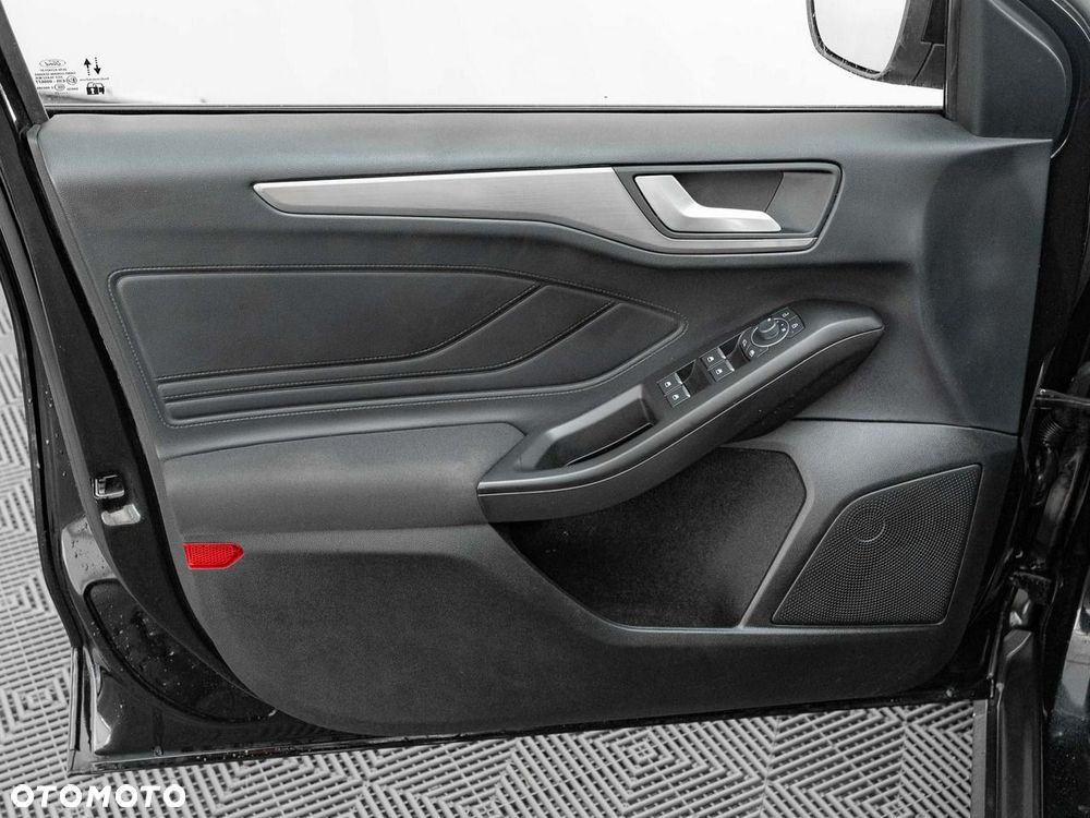 Ford Focus 1.0 EcoBoost Titanium - 11