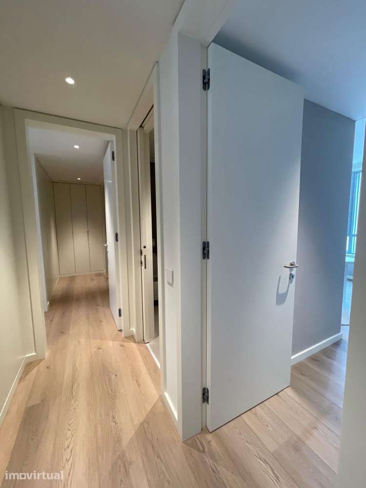 Espaçoso Apartamento de 3 Quartos com Amplo Terraço - Grande imagem: 4/21