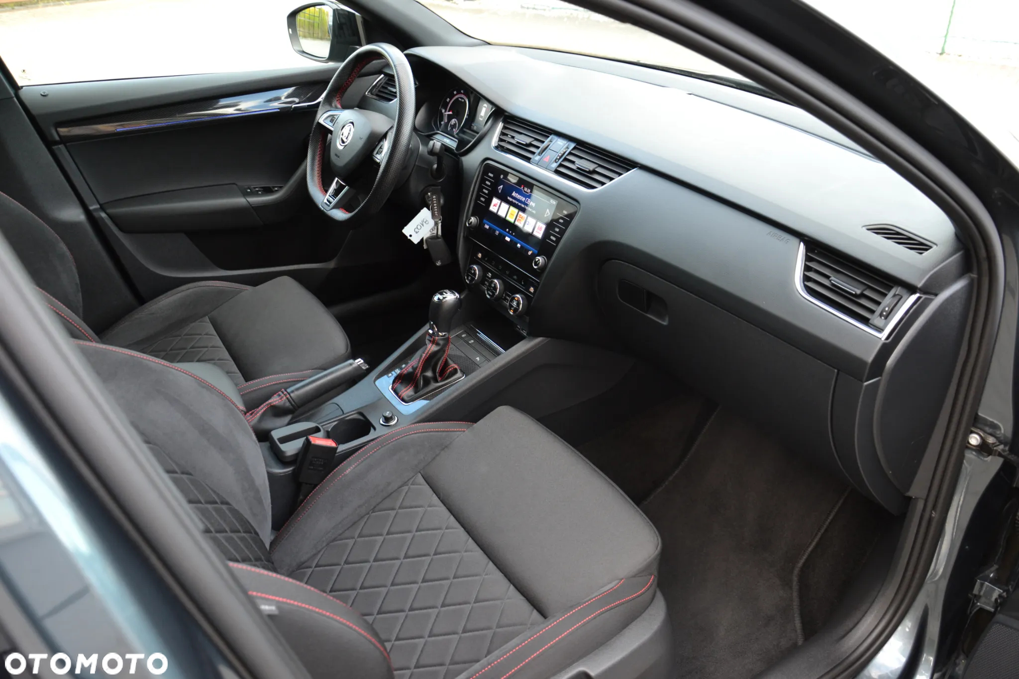Skoda Octavia Combi 2.0 TSI DSG RS - 32