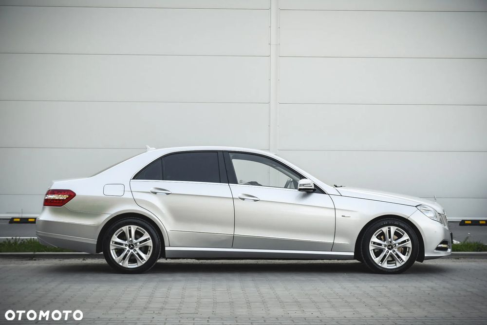 Mercedes-Benz Klasa E 200 CGI BlueEFFICIENCY 7G-TRONIC Avantgarde - 17