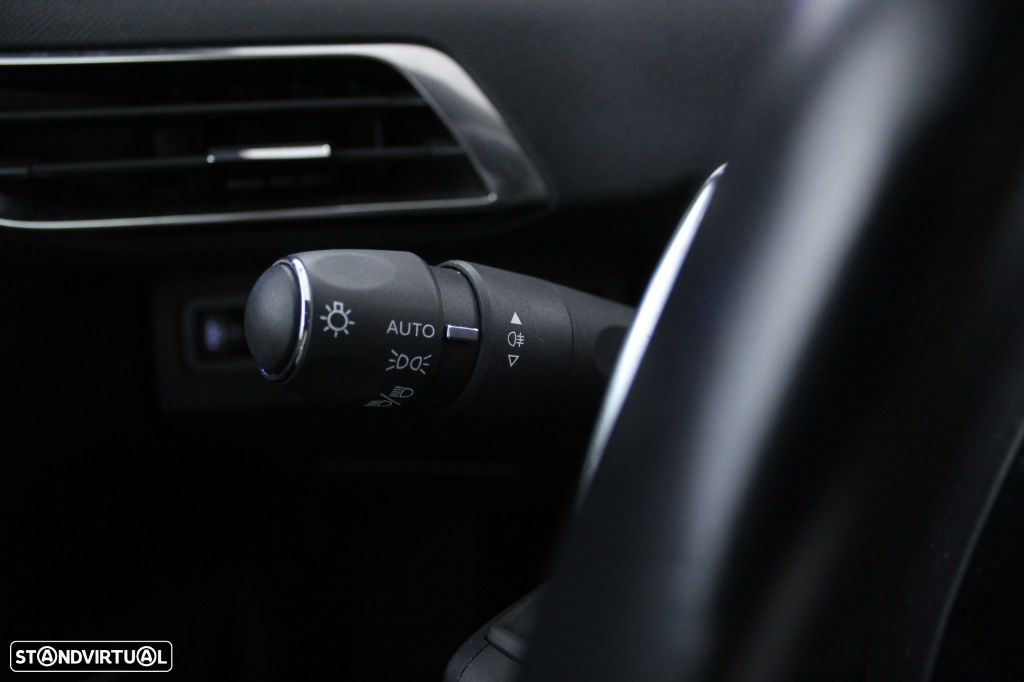 Peugeot 3008 1.5 BlueHDi Allure Pack EAT8 - 24