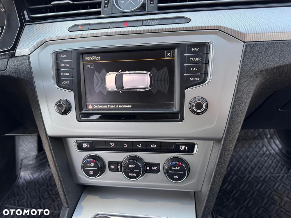 Volkswagen Passat Variant 1.6 TDI (BlueMotion Technology) Comfortline - 17