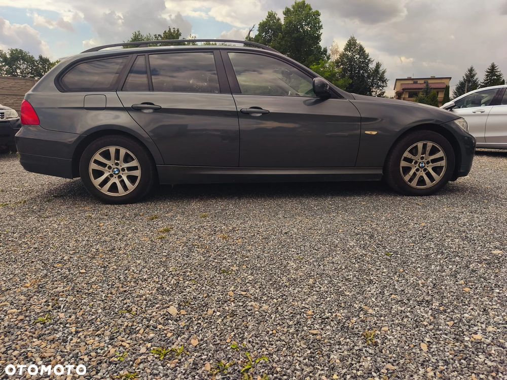 BMW Seria 3 318i - 11