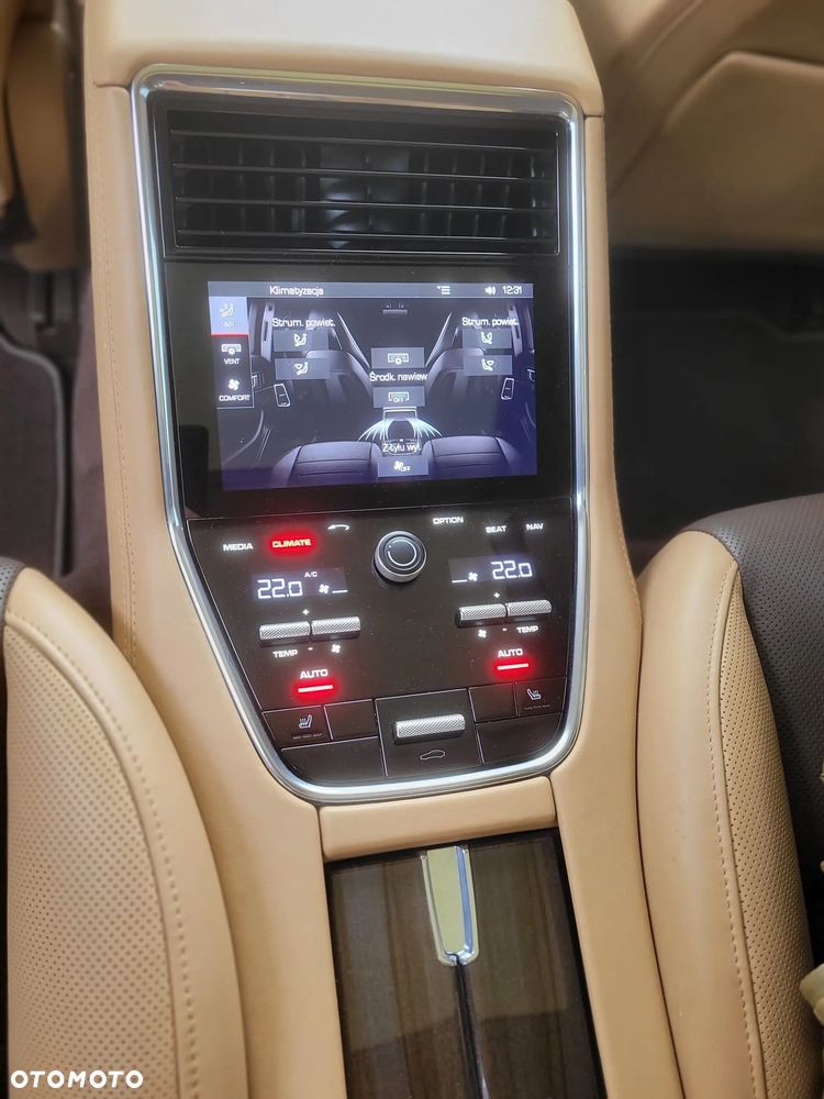 Porsche Panamera 4 E-Hybrid Platinum Edition - 13
