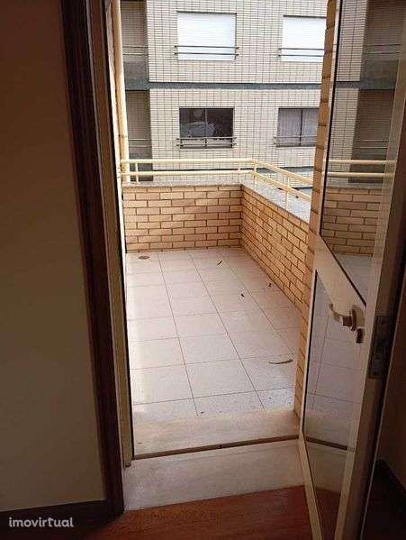 Alugo T2+1 com lugar de garagem na Maia, pronto a habitar. - Grande imagem: 4/12