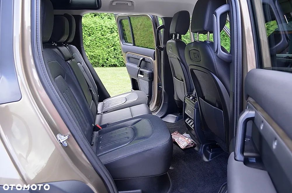 Land Rover Defender 2.0 D240 S - 16