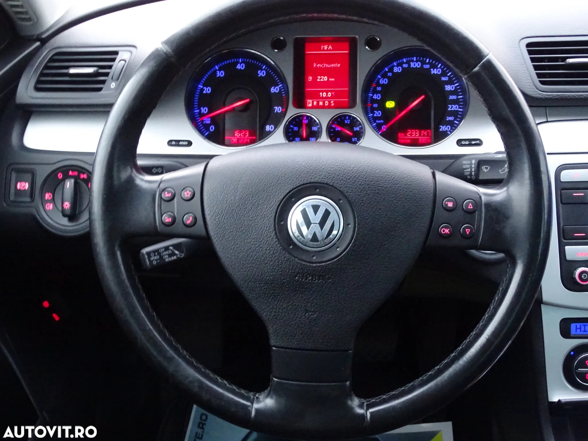 Volkswagen Passat 1.6 FSI Automatik Highline - 14