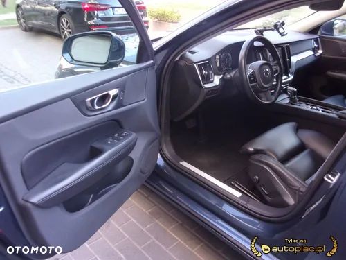 Volvo V60 T6 AWD Momentum Pro - 25