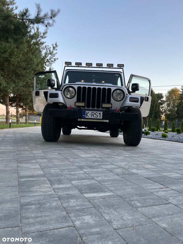 Jeep Wrangler - 16