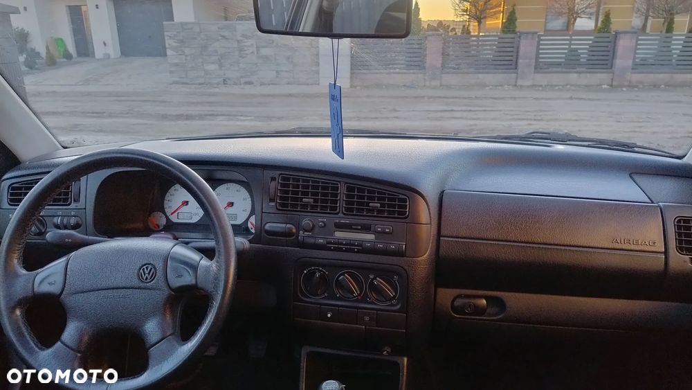 Volkswagen Golf 1.6 - 19