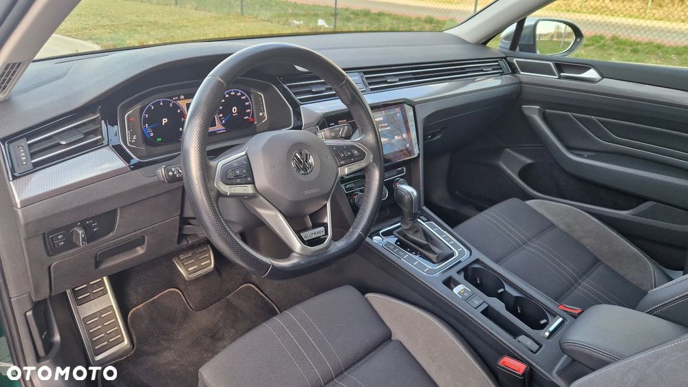 Volkswagen Passat - 12