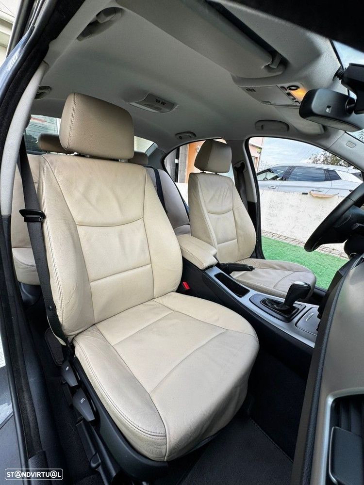 BMW 320 dA Exclusive - 14